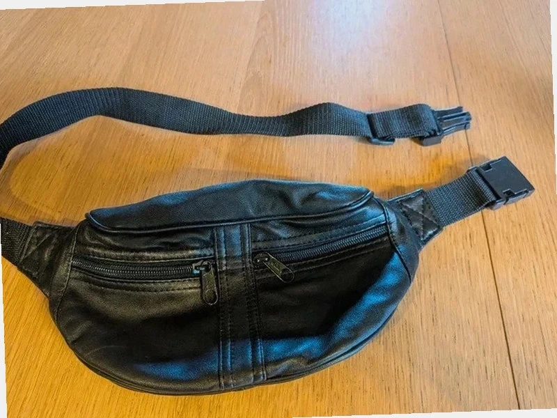 Sac banane mixte en simili cuir. neuf
